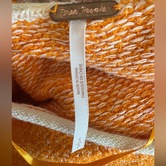 Free People Oversized Knit Orange and White Sweater Small - Picture 3 of 4